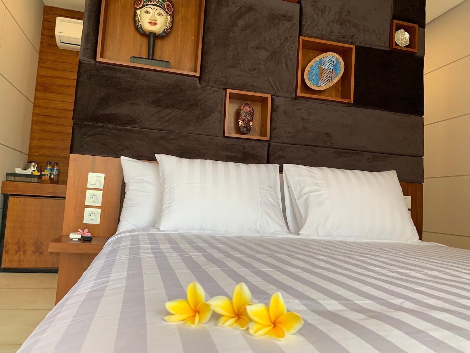 Bale Solah Lombok Holiday Resort Senggigi Exterior photo